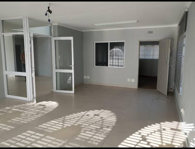 400M² OFFICE RENTED IN EASTLEIGH